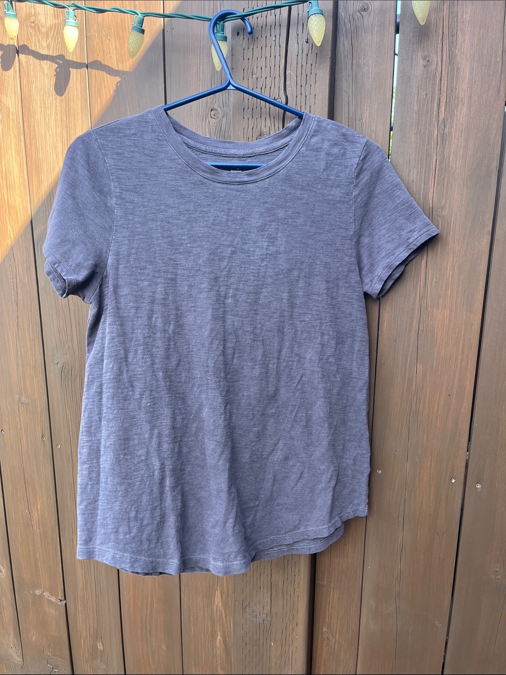 Old Navy earthy dusty purple Women's Short Sleeve Crewneck slub Tee. Small.